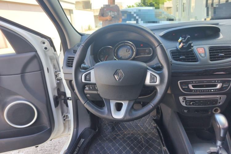 Used Renault Fluence 2015 2.0L Fashion Edition Steering Wheel