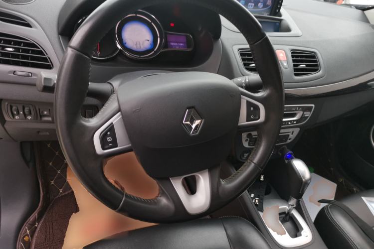 Used Renault Fluence 2015 2.0L Fashion Edition Steering Wheel