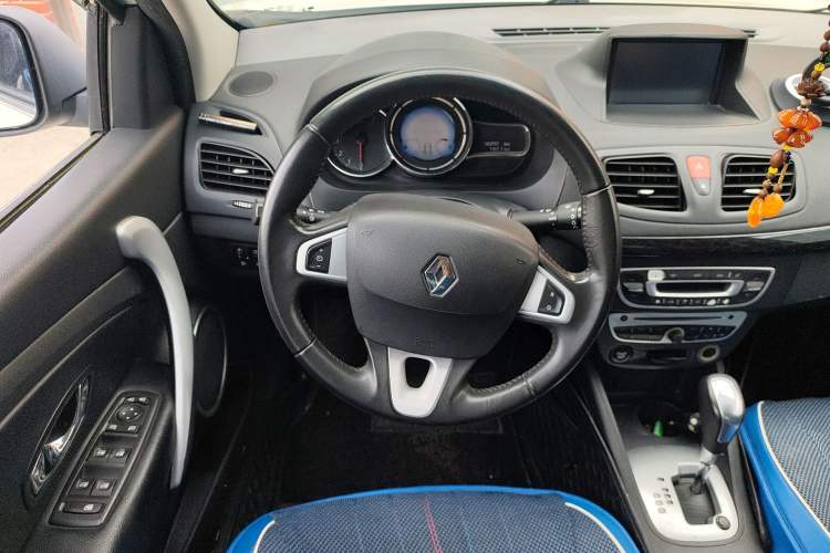 Used Renault Fluence 2015 2.0L Fashion Edition Steering Wheel