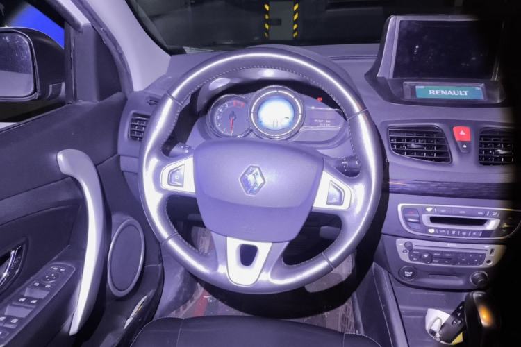 Used Renault Fluence 2015 2.0L Fashion Edition Steering Wheel