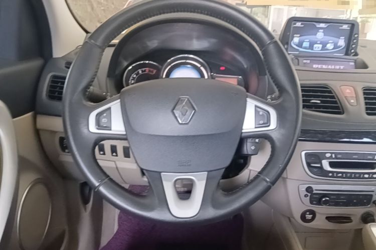 Used Renault Fluence 2015 2.0L Fashion Edition Steering Wheel