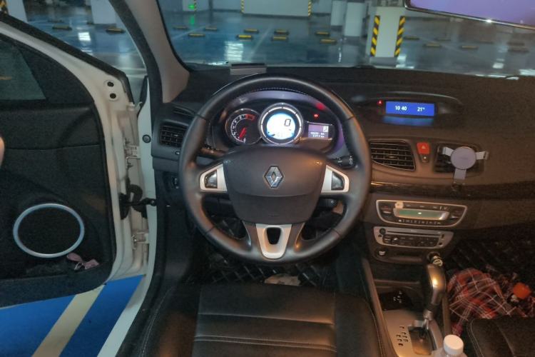 Used Renault Fluence 2015 2.0L Fashion Edition Steering Wheel