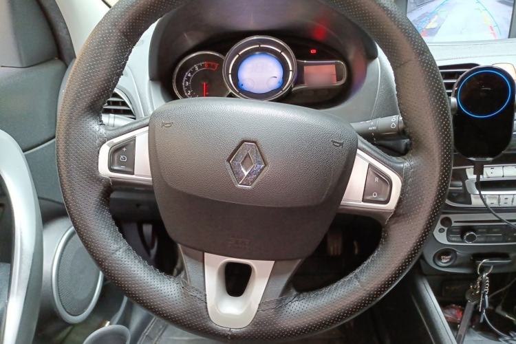 Used Renault Fluence 2015 2.0L Fashion Edition Steering Wheel