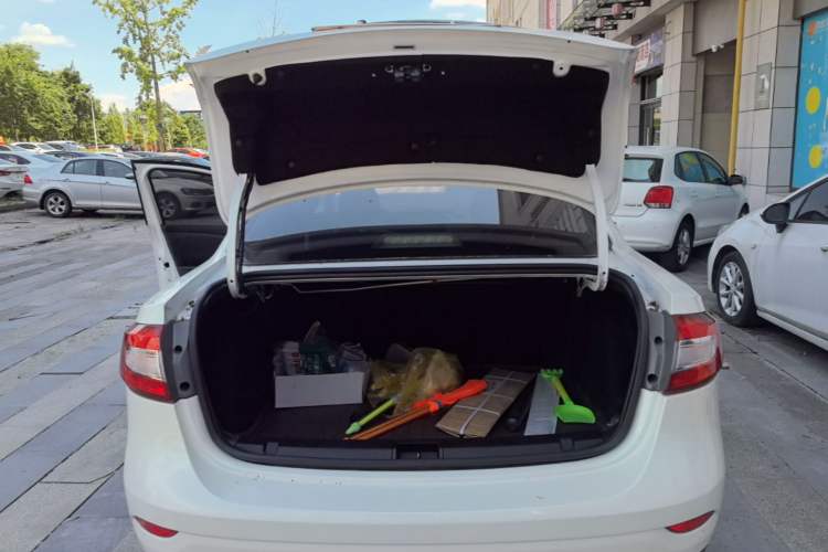 Used Renault Fluence 2015 2.0L Fashion Edition Trunk