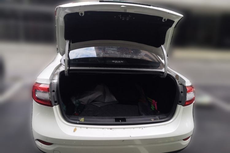 Used Renault Fluence 2015 2.0L Fashion Edition Trunk