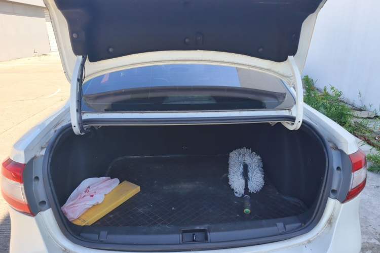 Used Renault Fluence 2015 2.0L Fashion Edition Trunk