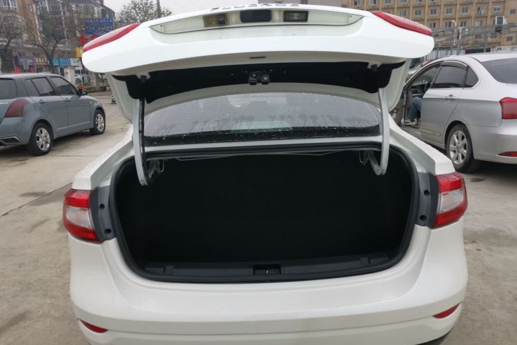 Used Renault Fluence 2015 2.0L Fashion Edition Trunk