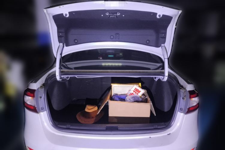 Used Renault Fluence 2015 2.0L Fashion Edition Trunk