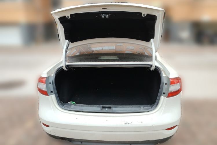 Used Renault Fluence 2015 2.0L Standard Edition Trunk