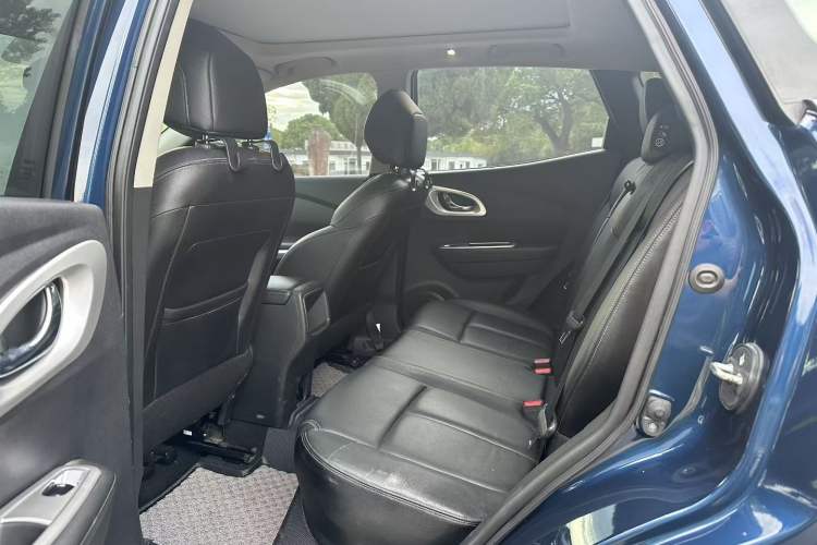 Used Renault Kadjar 2016 2.0L Four-Wheel Drive Ultimate Edition Interior 2