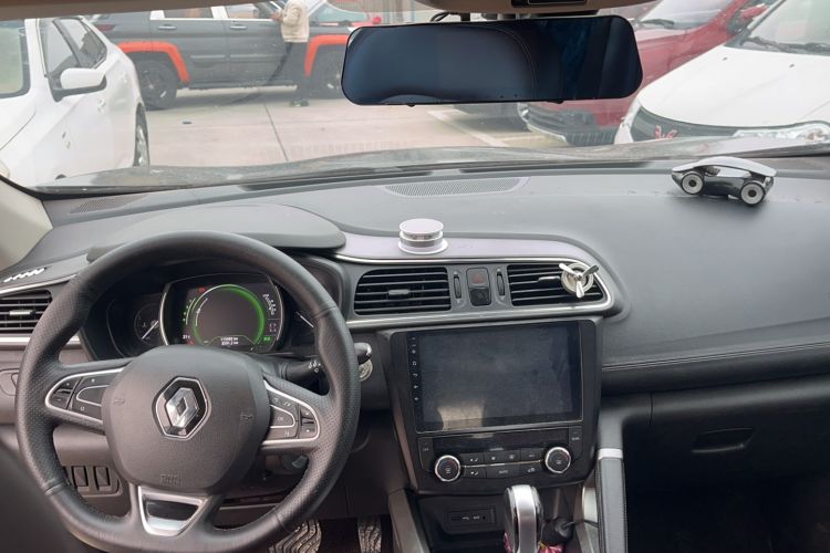 Used Renault Kadjar 2017 2.0L Two-Wheel Drive Comfort Edition Interior 3