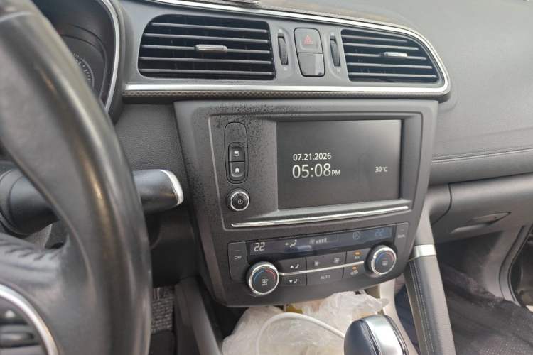 Used Renault Kadjar 2016 2.0L Two-Wheel-Drive Luxury Edition Audio And AC Panel