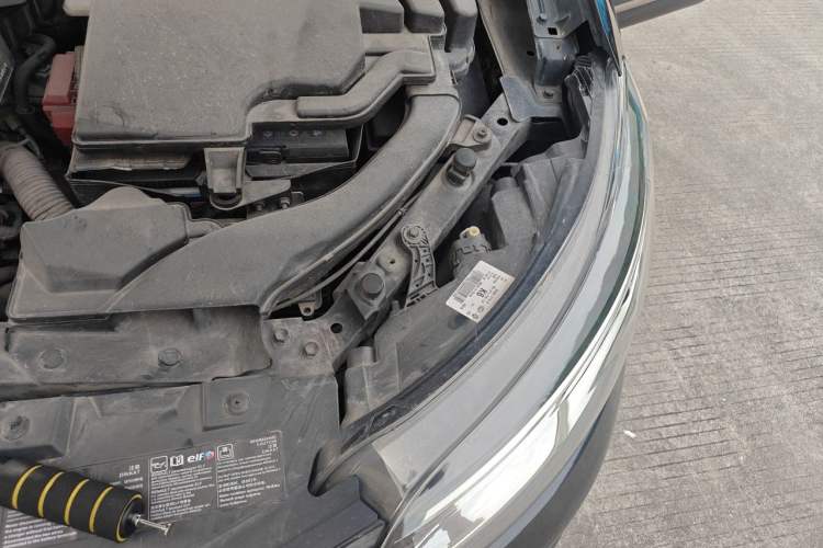 Used Renault Kadjar 2016 2.0L Two-Wheel-Drive Luxury Edition Engine Bay Left