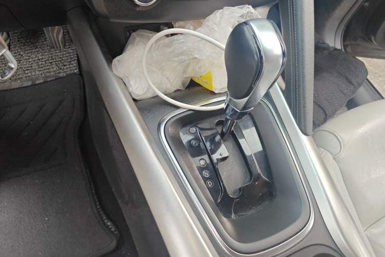 Used Renault Kadjar 2016 2.0L Two-Wheel-Drive Luxury Edition Gear Lever