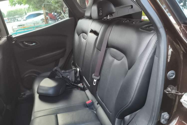 Used Renault Kadjar 2016 2.0L Two-Wheel-Drive Luxury Edition Left Rear Seat