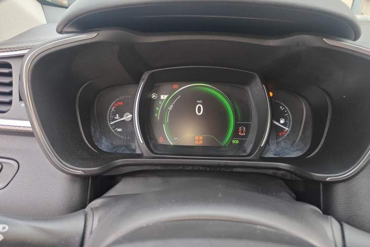 Used Renault Kadjar 2016 2.0L Two-Wheel-Drive Luxury Edition Odometer Close Up