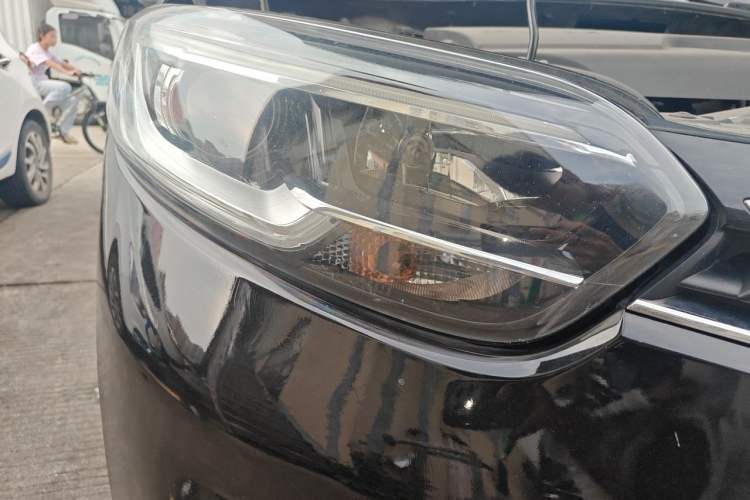 Used Renault Kadjar 2016 2.0L Two-Wheel-Drive Luxury Edition Right Front Headlight