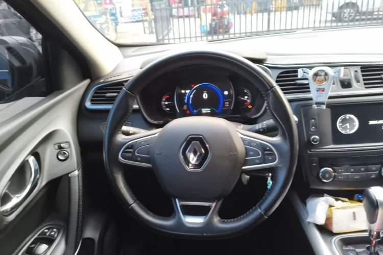 Used Renault Kadjar 2016 2.0L Two-Wheel-Drive Luxury Edition Steering Wheel