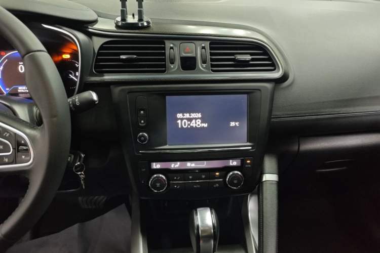 Used Renault Kadjar 2016 2.0L Two-Wheel-Drive Luxury Edition Audio And AC Panel