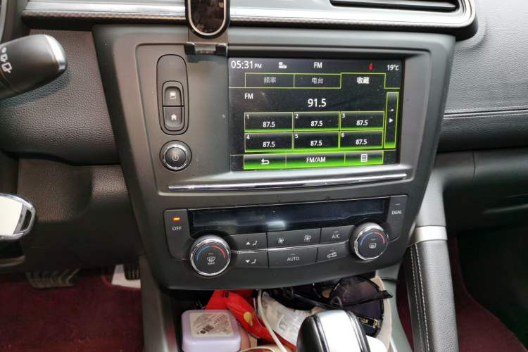 Used Renault Kadjar 2016 2.0L Two-Wheel-Drive Luxury Edition Audio And AC Panel
