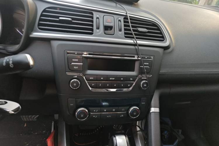 Used Renault Kadjar 2016 2.0L Two-Wheel Drive Leading Edition Audio And AC Panel