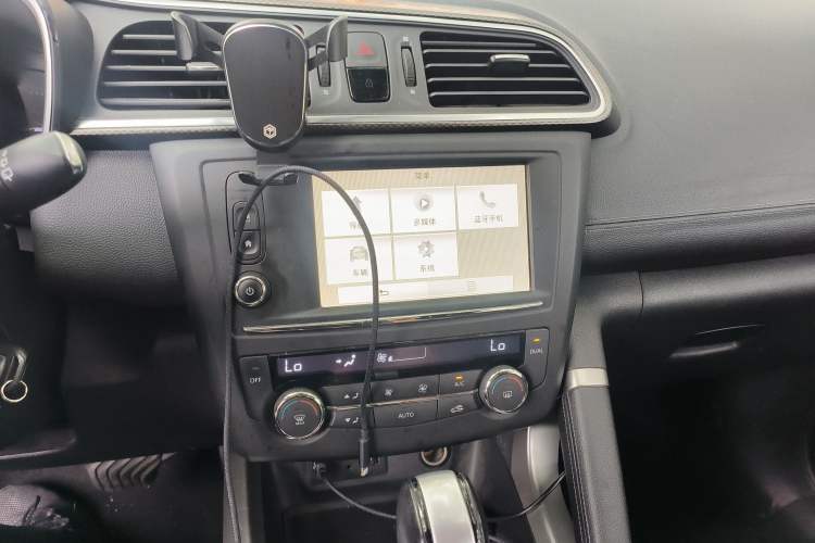 Used Renault Kadjar 2016 2.0L Two-Wheel-Drive Luxury Edition Audio And AC Panel