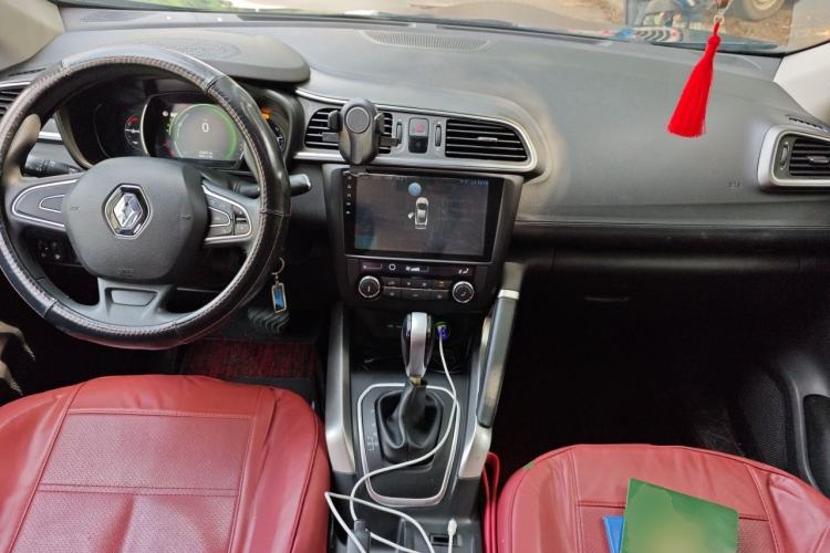 Used Renault Kadjar 2016 2.0L Two-Wheel Drive Comfort Edition Center Console
