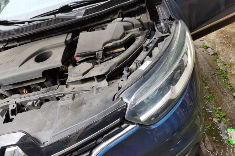 Used Renault Kadjar 2016 2.0L Two-Wheel-Drive Luxury Edition Engine Bay Left
