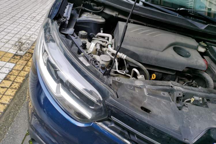 Used Renault Kadjar 2016 2.0L Two-Wheel-Drive Luxury Edition Engine Bay Right
