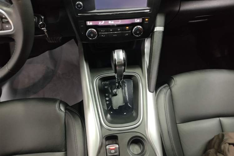 Used Renault Kadjar 2016 2.0L Two-Wheel-Drive Luxury Edition Gear Lever