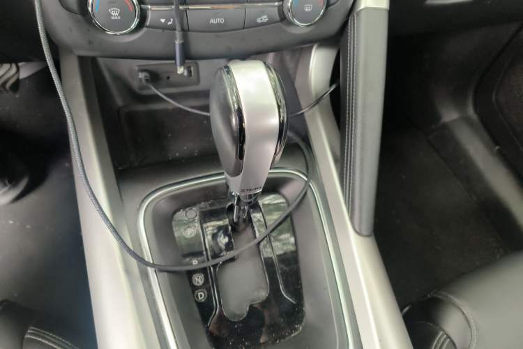 Used Renault Kadjar 2016 2.0L Two-Wheel-Drive Luxury Edition Gear Lever