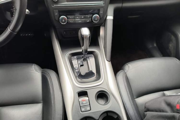 Used Renault Kadjar 2016 2.0L Two-Wheel-Drive Luxury Edition Gear Lever