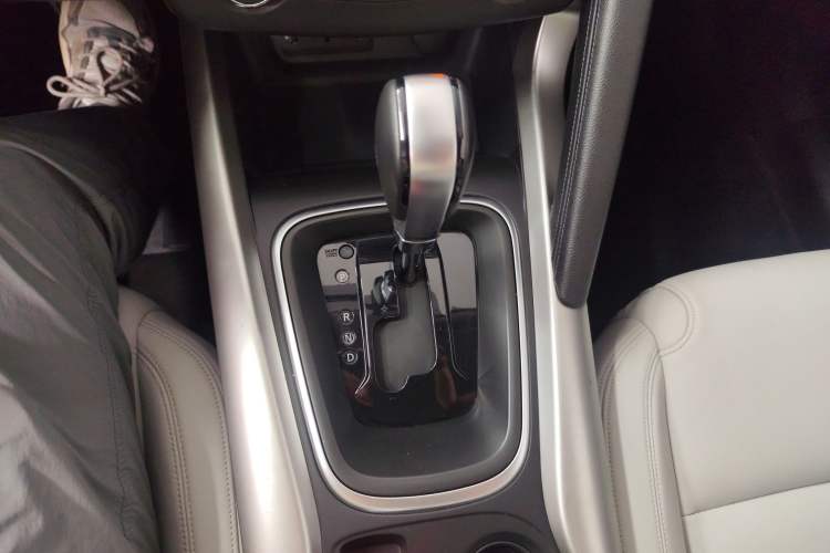 Used Renault Kadjar 2016 2.0L Two-Wheel-Drive Luxury Edition Gear Lever