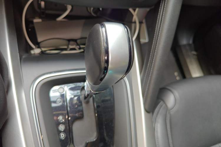Used Renault Kadjar 2016 2.0L Two-Wheel-Drive Luxury Edition Gear Lever