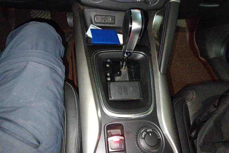 Used Renault Kadjar 2016 2.0L Four-Wheel Drive Ultimate Edition Gear Lever
