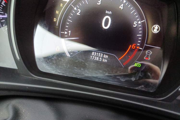 Used Renault Kadjar 2016 2.0L Two-Wheel-Drive Luxury Edition Odometer Close Up