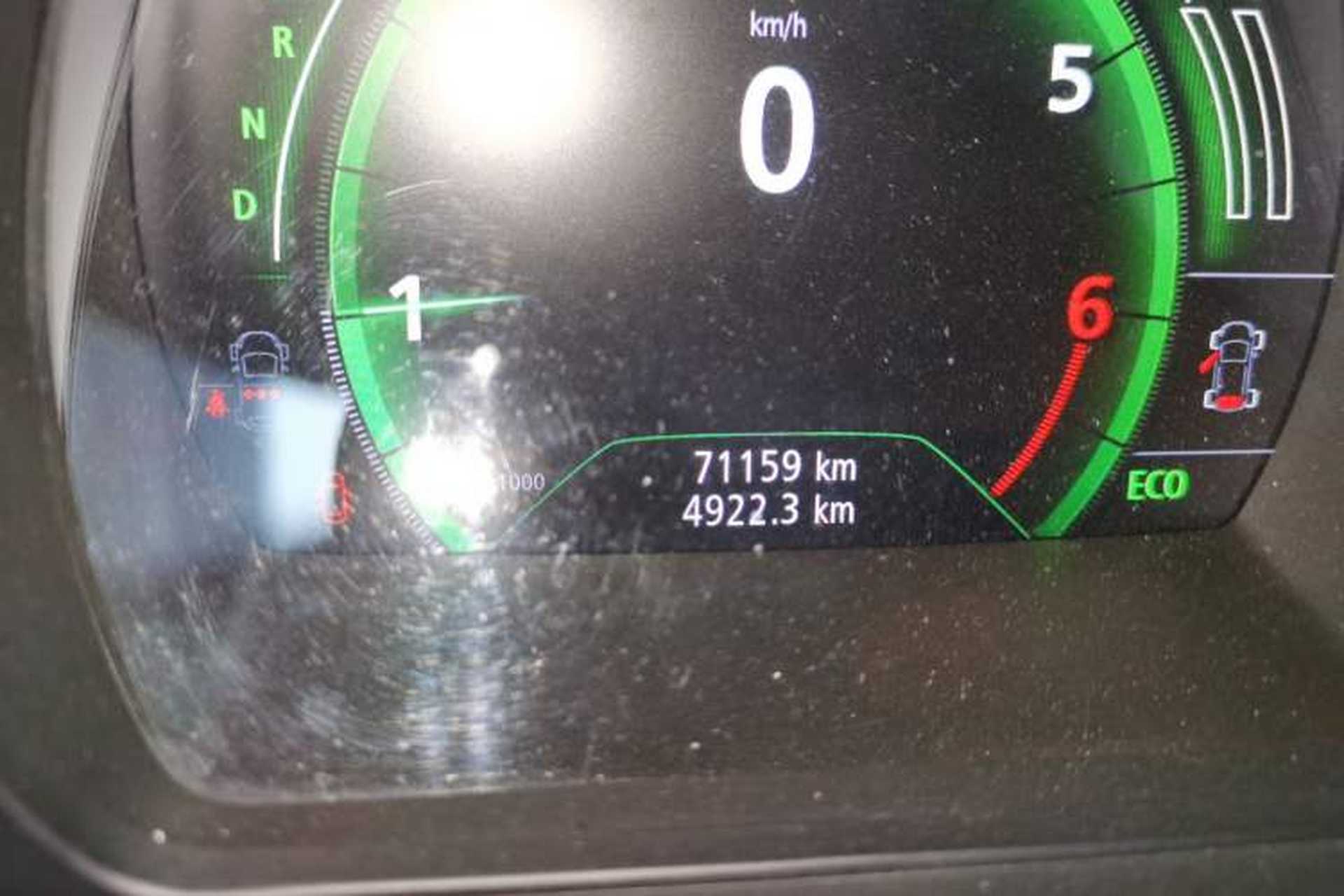 Used Renault Kadjar 2016 2.0L Two-Wheel-Drive Luxury Edition Odometer Close Up