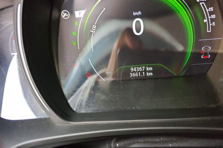 Used Renault Kadjar 2016 2.0L Two-Wheel Drive Comfort Edition Odometer Close Up