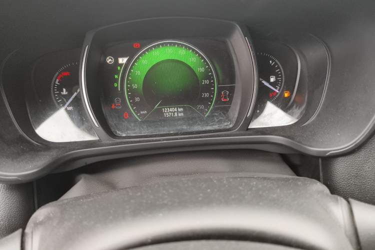 Used Renault Kadjar 2016 2.0L Two-Wheel Drive Comfort Edition Odometer Close Up