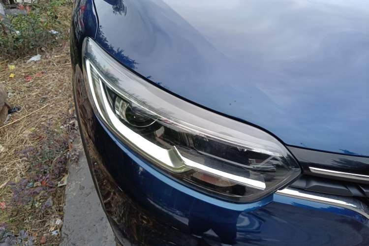 Used Renault Kadjar 2016 2.0L Two-Wheel-Drive Luxury Edition Right Front Headlight