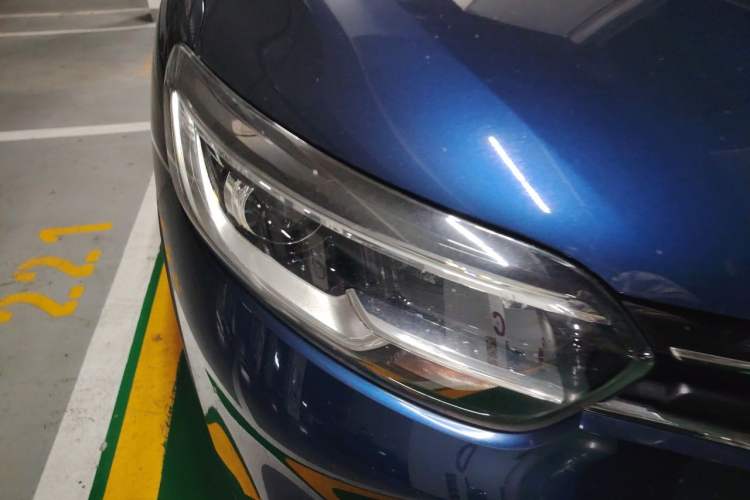 Used Renault Kadjar 2016 2.0L Two-Wheel-Drive Luxury Edition Right Front Headlight