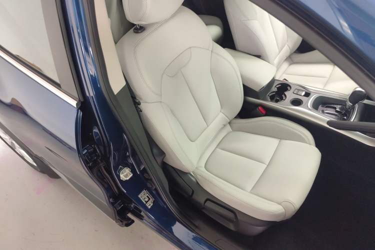 Used Renault Kadjar 2016 2.0L Two-Wheel-Drive Luxury Edition Right Front Seat