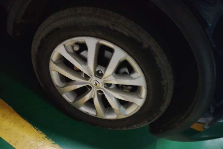 Used Renault Kadjar 2016 2.0L Two-Wheel-Drive Luxury Edition Right Front Wheel Hub