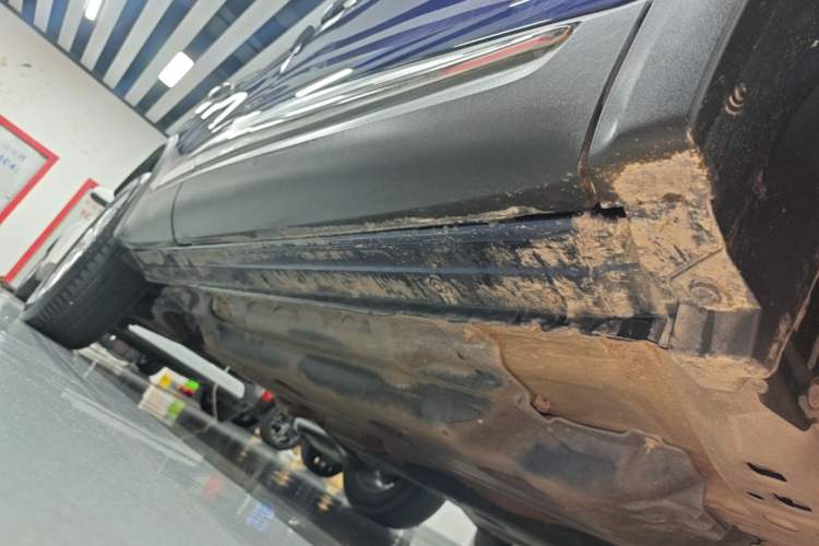Used Renault Kadjar 2016 2.0L Two-Wheel-Drive Luxury Edition Right Side Sill