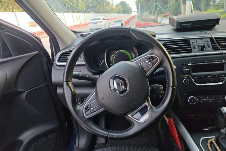 Used Renault Kadjar 2016 2.0L Two-Wheel Drive Leading Edition Steering Wheel