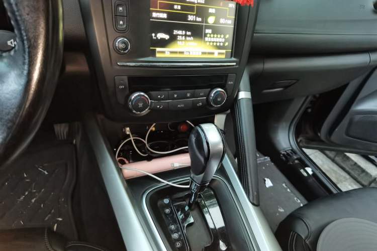 Used Renault Kadjar 2016 2.0L Two-Wheel-Drive Luxury Edition Audio And AC Panel