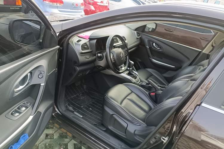Used Renault Kadjar 2016 2.0L Two-Wheel Drive Leading Edition Driver Seat