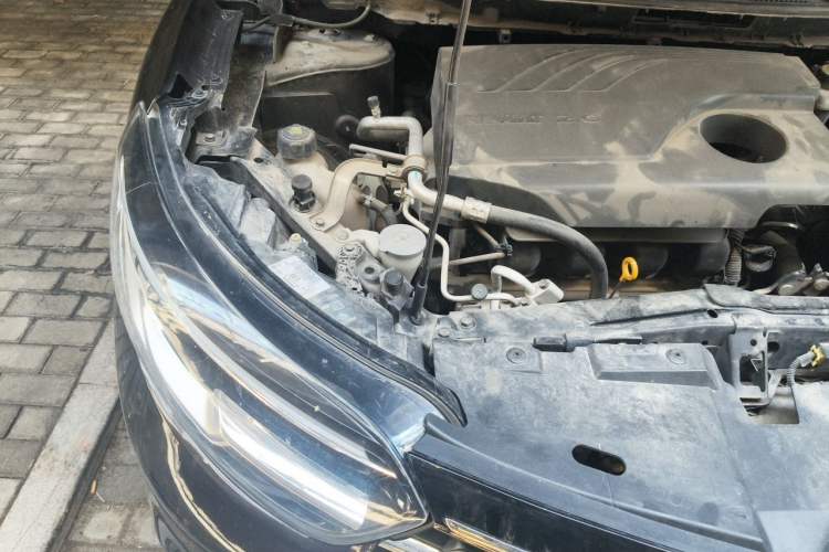 Used Renault Kadjar 2016 2.0L Two-Wheel-Drive Luxury Edition Engine Bay Right