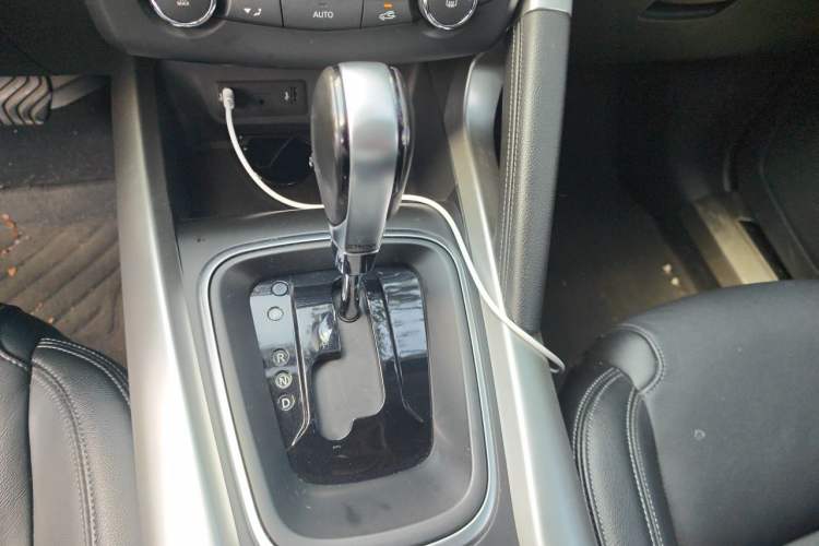 Used Renault Kadjar 2016 2.0L Two-Wheel-Drive Luxury Edition Gear Lever
