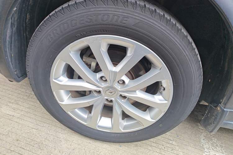 Used Renault Kadjar 2016 2.0L Two-Wheel-Drive Luxury Edition Left Front Wheel Hub